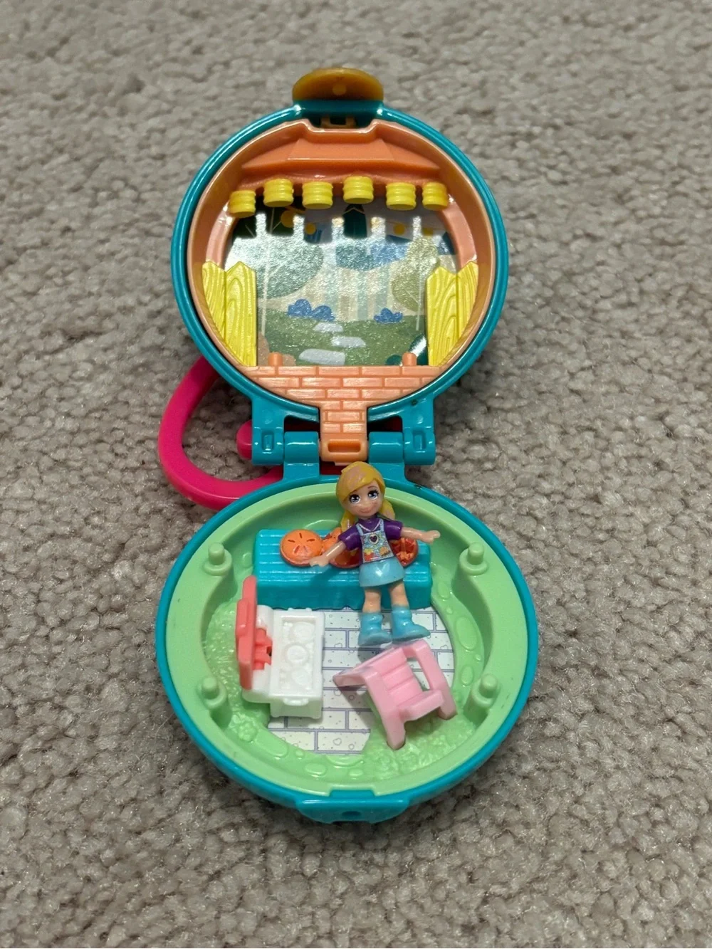 Polly Pocket Tiny Pocket Places Lila’s Bbq Mini Compact Playset